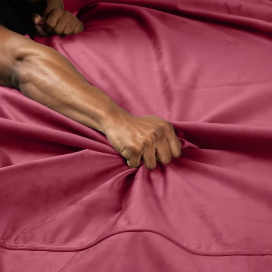 Liberator Fascinator Throw - mikrovláknová sexuální přikrývka (červená)