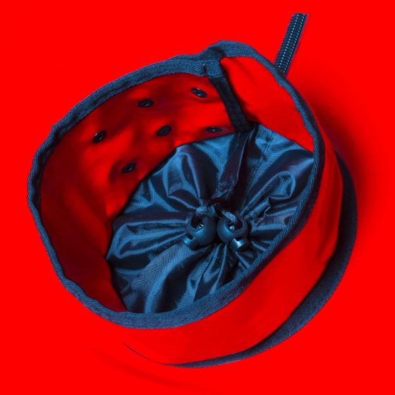 Secretdome - BDSM kabina s otvory (černá)