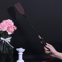   Pohlavková lžíce, měnící barvu při úderu (tmavě červená)